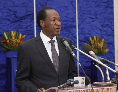 Burkina Faso : le président Blaise Compaoré annonce la dissolution du gouvernement et décrète l'état de siège