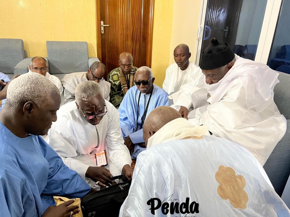 Ziar chez Serigne Mountkhta Mbacke: Darou khoudoss et Gouye Mbinde Remise d'un adiya de 166.000.000 Cfa au Khalife