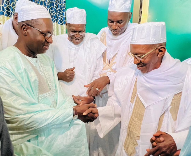 Daaka 2023 : Le Ministre Abdou Karim Sall, nouveau Dg de l’Artp béni par le Khalife de Médina Gounass Daaka 2023 : Le Ministre Abdou Karim Sall, nouveau Dg de l’Artp béni par le Khalife de Médina Gounass