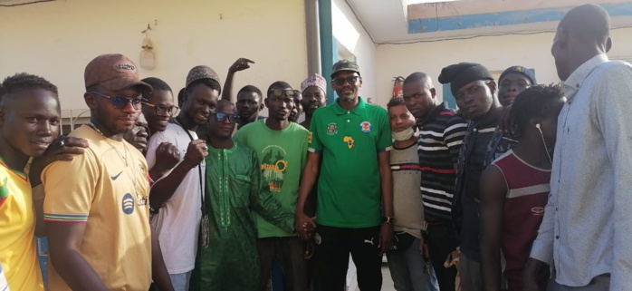 Photos / Avec des remises de carnets sanitaires à des chauffeurs: Habib Niang répond à Yewwi par des actes concrets Photos / Avec des remises de carnets sanitaires à des chauffeurs: Habib Niang répond à Yewwi par des actes concrets