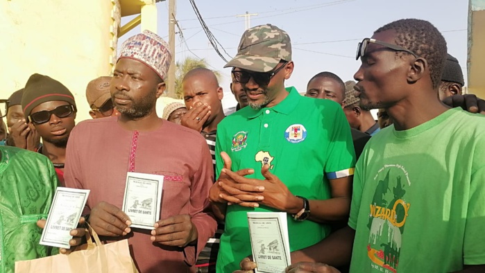 Photos / Avec des remises de carnets sanitaires à des chauffeurs: Habib Niang répond à Yewwi par des actes concrets