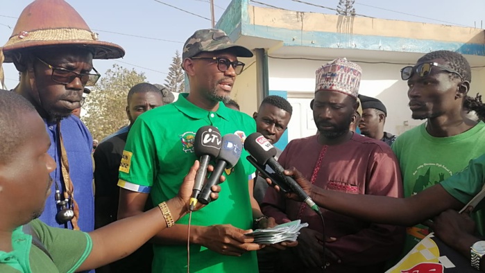 Photos / Avec des remises de carnets sanitaires à des chauffeurs: Habib Niang répond à Yewwi par des actes concrets