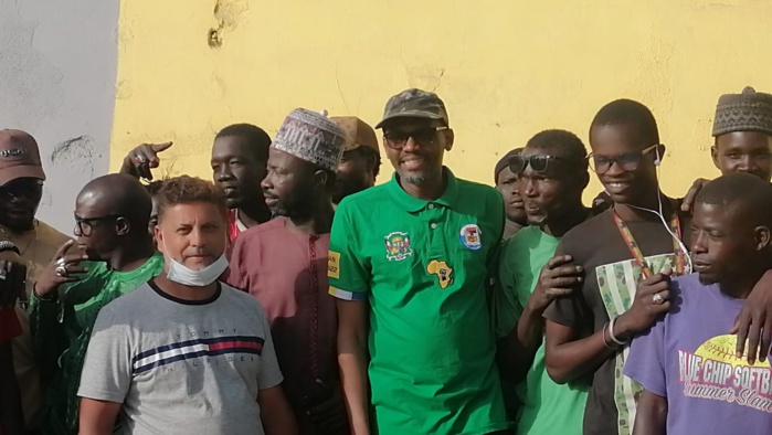 Photos / Avec des remises de carnets sanitaires à des chauffeurs: Habib Niang répond à Yewwi par des actes concrets