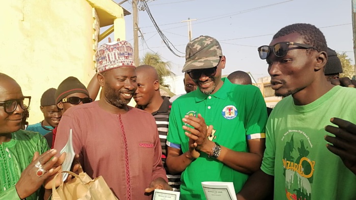 Photos / Avec des remises de carnets sanitaires à des chauffeurs: Habib Niang répond à Yewwi par des actes concrets