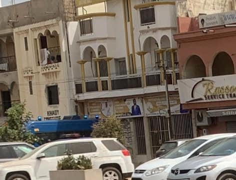  Arrêt sur image: Le siège PRP de Déthié Fall barricadé