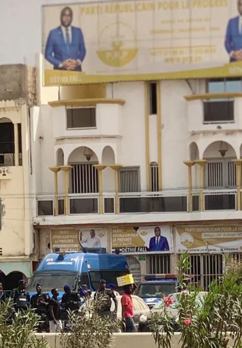 Photos / Blocus du siège du PRP: Les leaders de Yewwi Askan Wi interdits d’accès