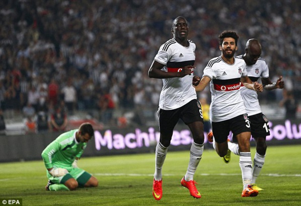 Blessé selon le sélectionneur : Demba Bâ dément Giresse en plantant un doublé