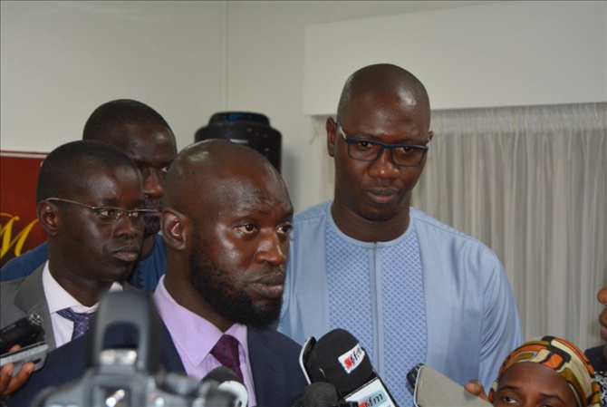 Des partisans d'Ousmane Sonko contrôlent le syndicat autonome des inspecteurs des impôts et domaines et cherchent à faire chanter le directeur des impôts pour la libération Waly Faye Bodian Des partisans d'Ousmane Sonko contrôlent le syndicat autonome des inspecteurs des impôts et domaines et cherchent à faire chanter le directeur des impôts pour la libération Waly Faye Bodian