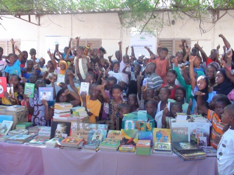 Les images de la réception des lots de livres de l'école Dérklé 2A  