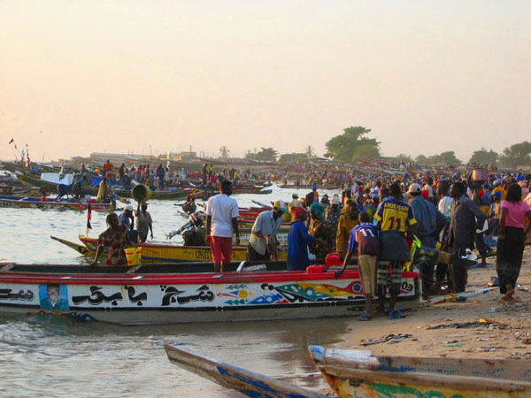 Les pêcheurs de Mbour crient leur désespoir : « A chaque fois que le Ministre Oumar Gueye fait des sorties, c’est pour annoncer ou faire des visites »