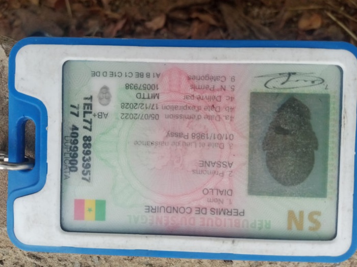 Ce véhicule de la société SERTEM a pris feu à hauteur de la Mosquée de la Divinité (Vidéo) Ce véhicule de la société SERTEM a pris feu à hauteur de la Mosquée de la Divinité (Vidéo)