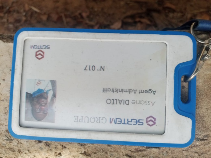 Ce véhicule de la société SERTEM a pris feu à hauteur de la Mosquée de la Divinité (Vidéo) Ce véhicule de la société SERTEM a pris feu à hauteur de la Mosquée de la Divinité (Vidéo)