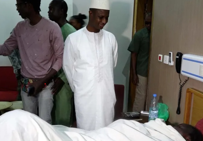 Hôpital Principal de Dakar : Le Ministre de l'Intérieur Antoine Diome au chevet de la cadreuse du site Letemoinweb