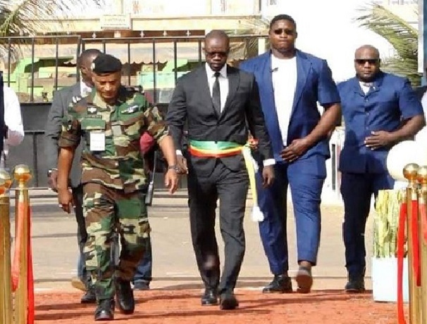 Les travailleurs de la mairie de Ziguinchor en rouge : Pourquoi Ousmane Sonko ne veut pas et ne peut pas signer l’augmentation des salaires ? Les travailleurs de la mairie de Ziguinchor en rouge : Pourquoi Ousmane Sonko ne veut pas et ne peut pas signer l’augmentation des salaires ?