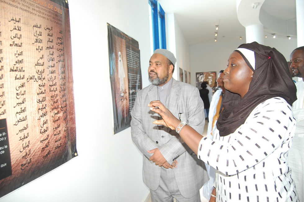 Photos: Vernissage officiel de l'exposition à la place du Souvenir.