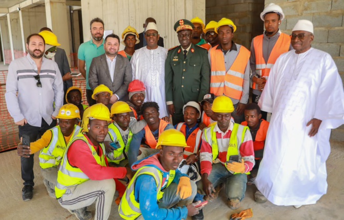 Construction de la polyclinique de l'hôpital principal de Dakar : le président Macky Sall était en visite de chantier Construction de la polyclinique de l'hôpital principal de Dakar : le président Macky Sall était en visite de chantier