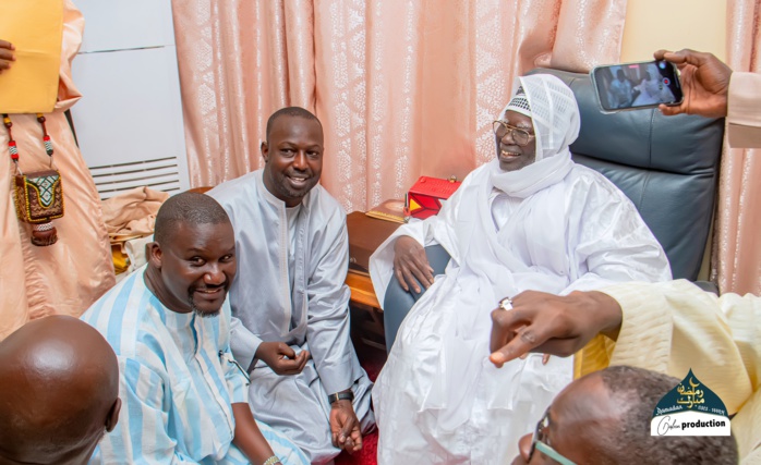 Omar Bayo mou Serigne Mountakha offre trois chevaux de course au Khalife général des Mourides (Photos)