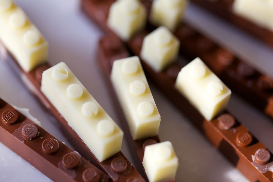 On a inventé les tout premiers Lego à croquer ! Ces briques en chocolat vont ravir les plus gourmands...