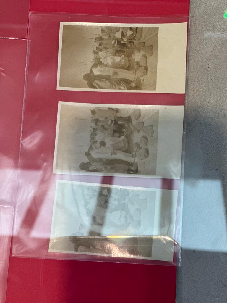 Un collectif de talibés mourides acquiert des photos de Serigne Touba. Un collectif de talibés mourides acquiert des photos de Serigne Touba.