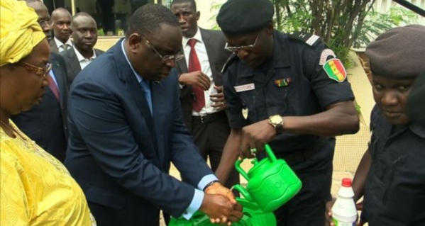 Macky Sall   : L'Afrique ne doit pas être "mise en quarantaine" à cause d'Ebola ( Vidéo)