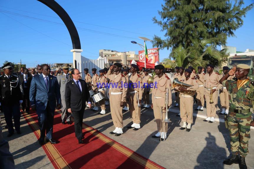  François Hollande et Macky Sall au cimetière de Thiaroye 44 et la remise symbolique des archives (images)