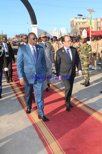  François Hollande et Macky Sall au cimetière de Thiaroye 44 et la remise symbolique des archives (images)