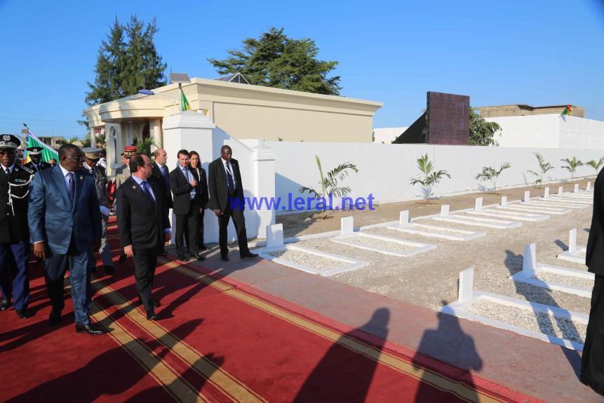  François Hollande et Macky Sall au cimetière de Thiaroye 44 et la remise symbolique des archives (images)