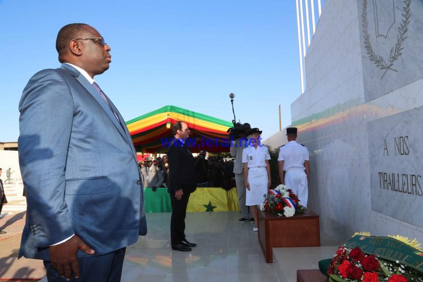  François Hollande et Macky Sall au cimetière de Thiaroye 44 et la remise symbolique des archives (images)