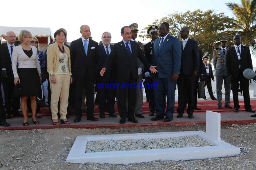  François Hollande et Macky Sall au cimetière de Thiaroye 44 et la remise symbolique des archives (images)