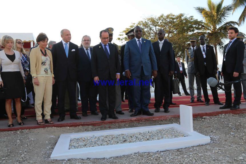  François Hollande et Macky Sall au cimetière de Thiaroye 44 et la remise symbolique des archives (images)