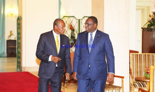 Vidéo- Macky Sall et Alpha Condé se retrouvent (enfin) et ont mangé le "Thiebou Dieune"