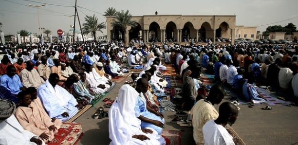 Prière de Korité de la Famille omarienne: L’Imam invite les sénégalais à militer pour la paix et la stabilité du pays Prière de Korité de la Famille omarienne: L’Imam invite les sénégalais à militer pour la paix et la stabilité du pays