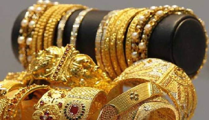 Un amour à la folie : Elle vole les bijoux en or de sa sœur, pour son copain