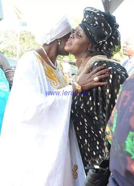 Mimi Touré en toute complicité avec Marième Faye Sall