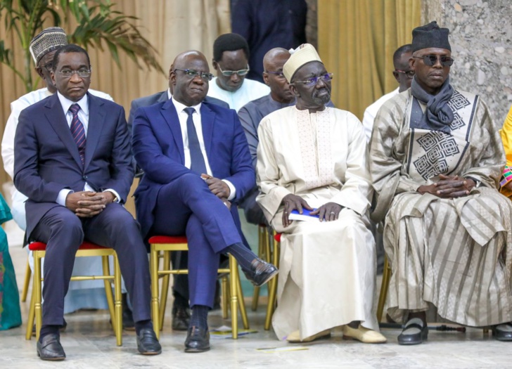 Photos / Fête du Travail du 1er mai : Réception des cahiers de doléances par le président de la République, Macky Sall Photos / Fête du Travail du 1er mai : Réception des cahiers de doléances par le président de la République, Macky Sall