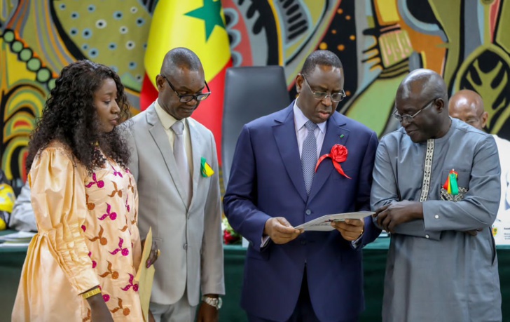 Photos / Fête du Travail du 1er mai : Réception des cahiers de doléances par le président de la République, Macky Sall Photos / Fête du Travail du 1er mai : Réception des cahiers de doléances par le président de la République, Macky Sall