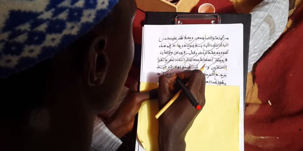 [VIDEO] Un exemplaire du Saint Coran écrit en une journée à Touba. Regardez!