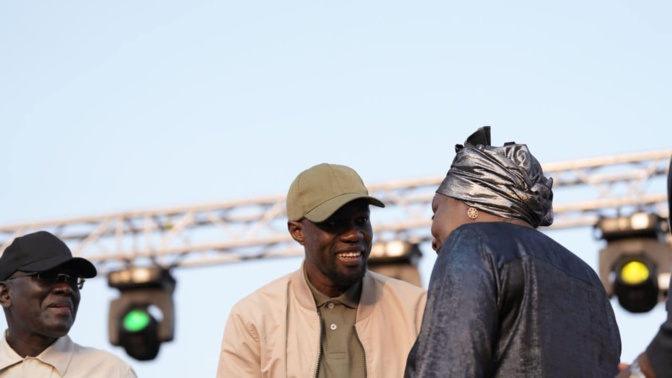 Ousmane Sonko soutient Mimi Touré et condamne les menaces dont elle est victime Ousmane Sonko soutient Mimi Touré et condamne les menaces dont elle est victime