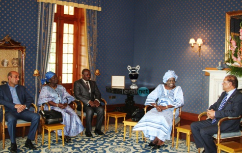 Photos - Mimi Touré dans ses habits de chef de la Mission d'observation des élections législatives de l'Ile Maurice