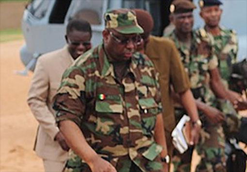 Décret présidentiel: Macky Sall suspend exceptionnellement les départs à la retraite des personnels militaires des armées