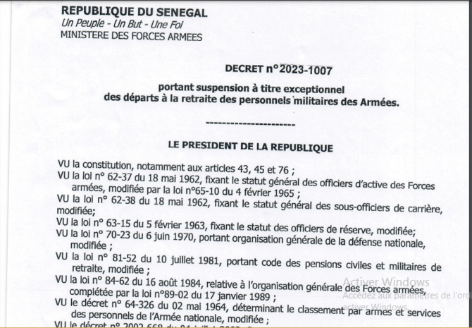 Décret présidentiel: Macky Sall suspend exceptionnellement les départs à la retraite des personnels militaires des armées Décret présidentiel: Macky Sall suspend exceptionnellement les départs à la retraite des personnels militaires des armées