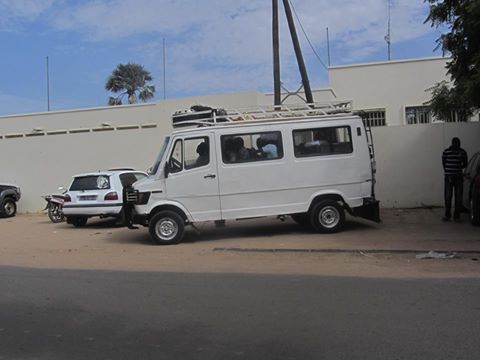 Tribunal de Kaolack: Des détenus convoyés par ce taxi-brousse