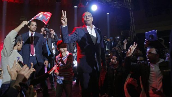 Les Tunisiens aux urnes pour parachever la transition