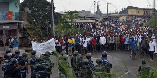 Gabon : des manifestants réclament le départ du président