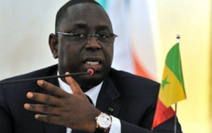 Macky Sall : « Les gens disent que mon bras est coupé ici… » (que je suis pingre)