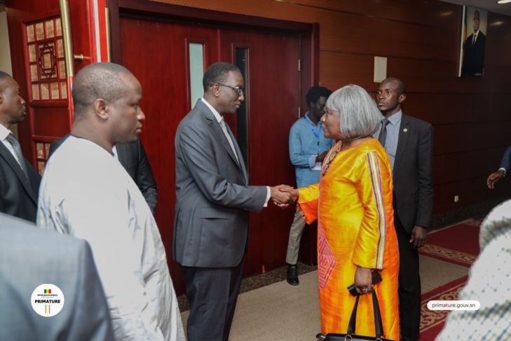 Photos / Salon de Jeunesse, de l’Emploi et de la Mobilité: Le Premier Ministre parle d’un sujet à la fois crucial et intemporel Photos / Salon de Jeunesse, de l’Emploi et de la Mobilité: Le Premier Ministre parle d’un sujet à la fois crucial et intemporel