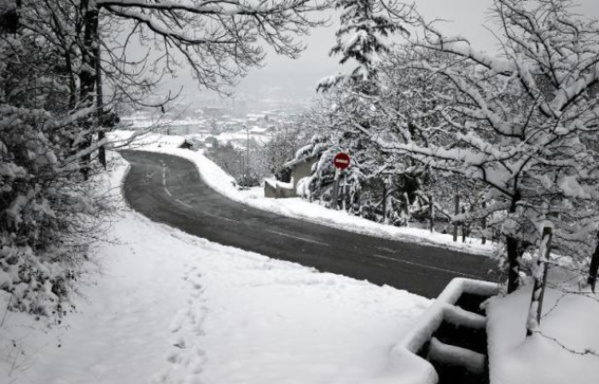 Neige et verglas: 19 départements placés en vigilance orange