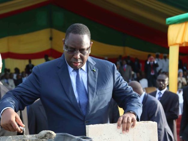 Pose de la première pierre de la 2e université de Dakar, le 19 janvier