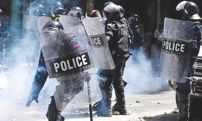 Procès Ousmane Sonko: Des tirs de grenades lacrymogènes débutent vers Castors