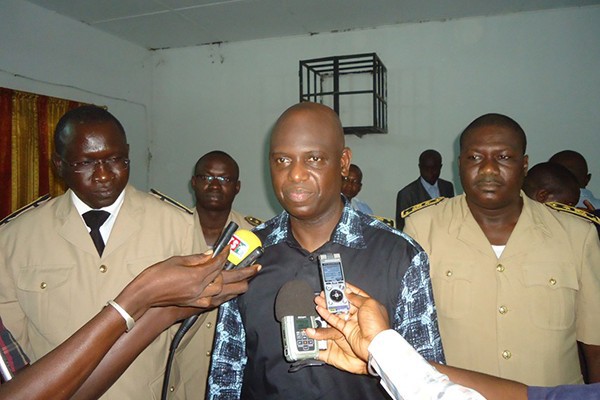 Mansour Faye parie sur l’eau des surfaces pour alimenter le pays